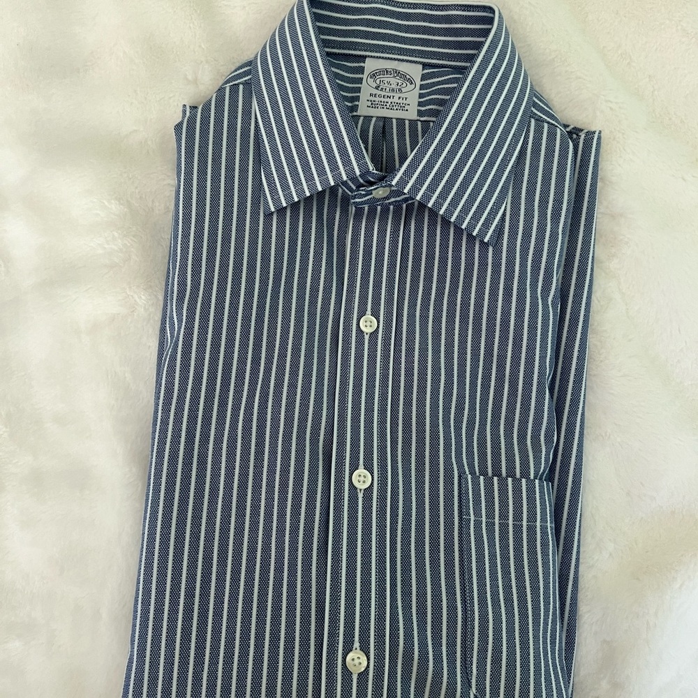 Brooks Brothers Regent fit 15 1/2 x 32 navy stripped shirt
